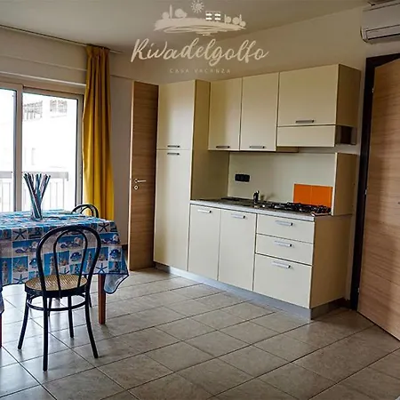 Riva Del Golfo Apartment *