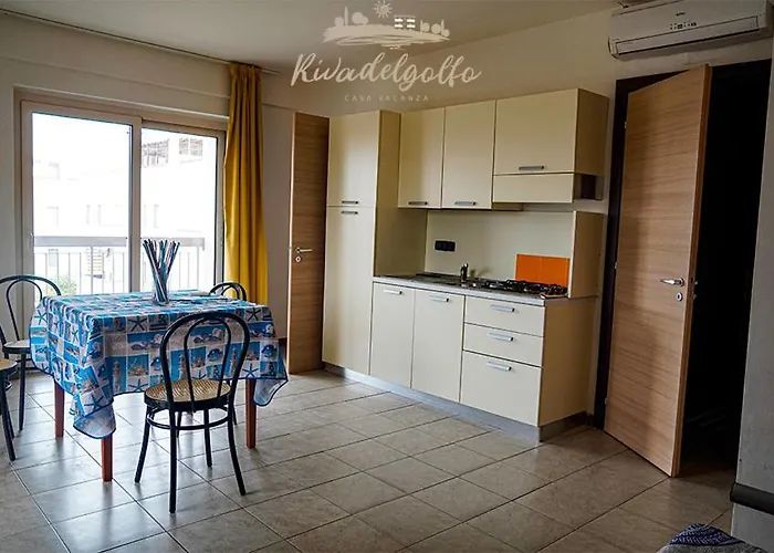 Riva Del Golfo 公寓 *